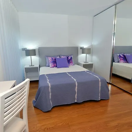 Sec Xxi 12 - 3 Bed Flat Apartment *