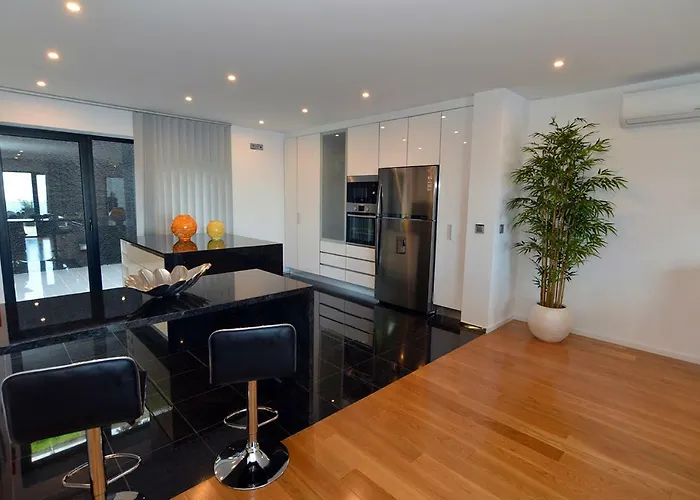 Sec Xxi 12 - 3 Bed Flat 푼샬