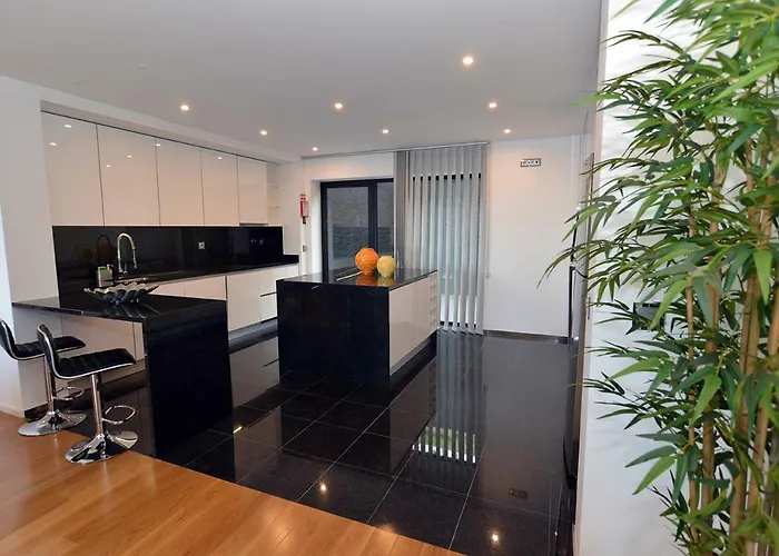 Sec Xxi 12 - 3 Bed Flat 푼샬